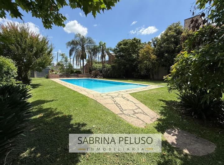 Casa · 800m² · 3 Ambientes · 1 Cochera