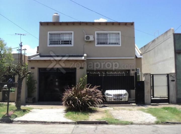Casa · 190m² · 3 Dormitorios · 2 Cocheras