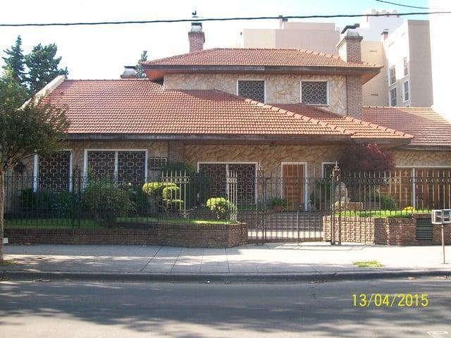 Casa · 280m² · 6 Ambientes · 2 Cocheras