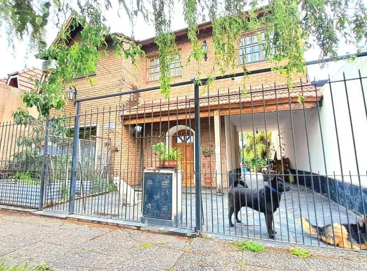 Casa · 200m² · 7 Ambientes · 1 Cochera