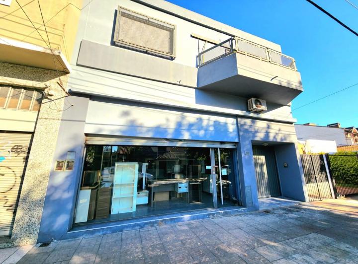 Casa · 400m² · 4 Ambientes · 2 Cocheras