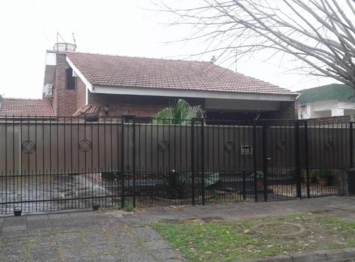Casa · 200m² · 4 Ambientes · 1 Cochera