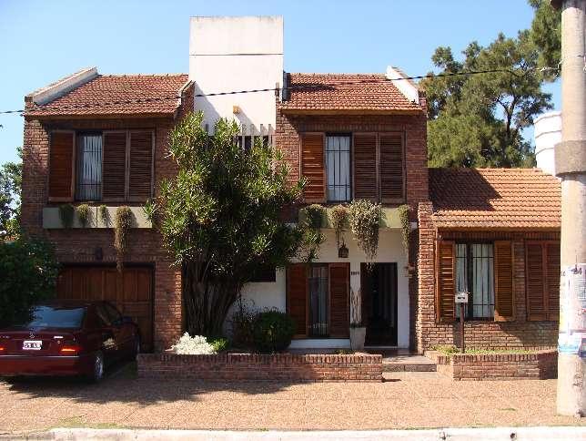 Casa · 200m² · 5 Ambientes · 1 Cochera
