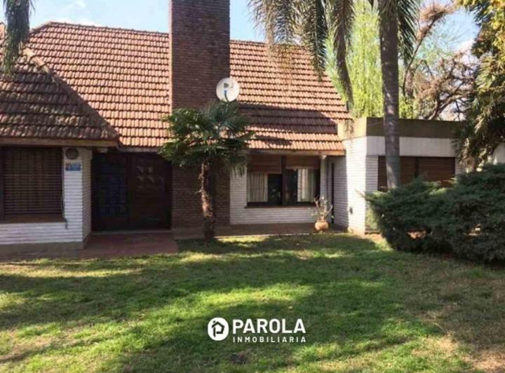 Casa · 250m² · 5 Ambientes