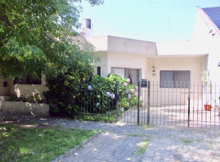 Casa · 90m² · 5 Ambientes · 1 Cochera