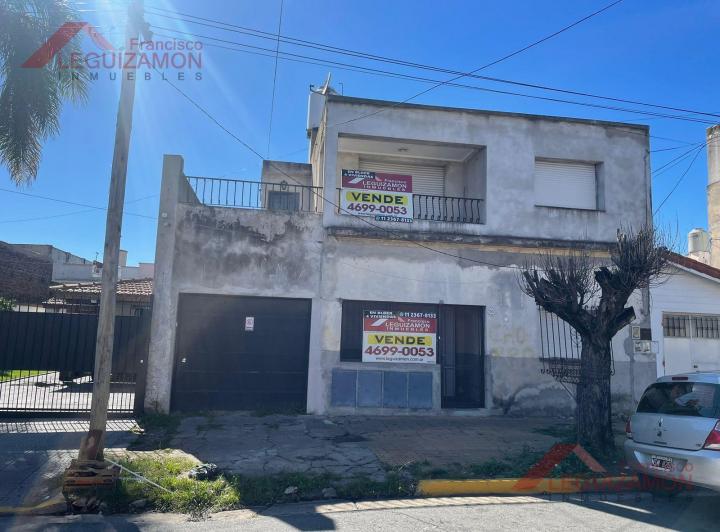 Casa · 177m² · 10 Ambientes · 1 Cochera