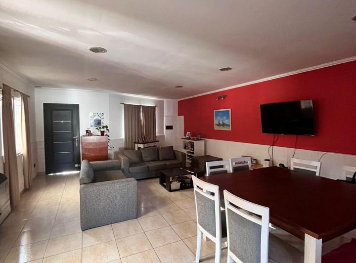 Casa · 195m² · 5 Ambientes · 2 Cocheras