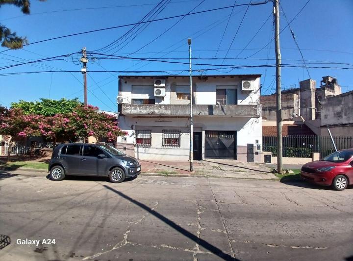 Casa · 300m² · 6 Ambientes · 1 Cochera