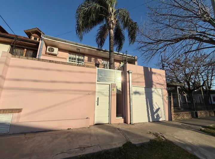 Casa · 185m² · 6 Ambientes · 1 Cochera