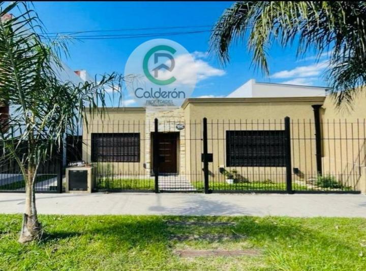 Casa · 80m² · 3 Ambientes · 3 Cocheras