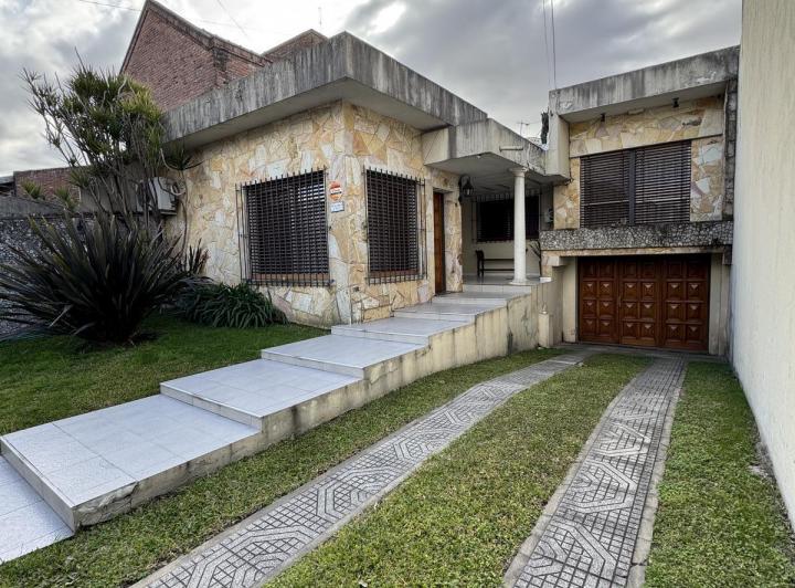Casa · 155m² · 4 Ambientes · 3 Cocheras
