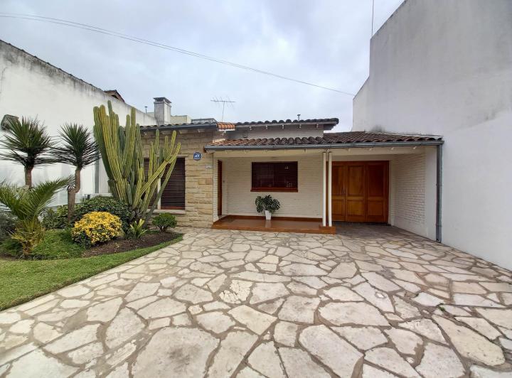 Casa · 194m² · 3 Ambientes · 2 Cocheras