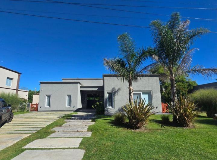 Casa · 223m² · 4 Ambientes · 1 Cochera