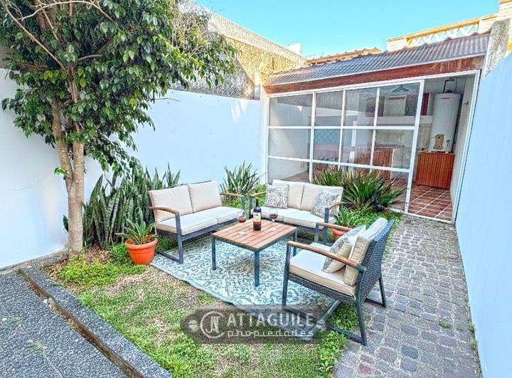 Casa · 75m² · 4 Ambientes · 1 Cochera