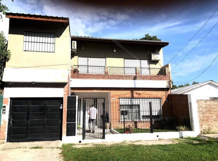 Casa · 390m² · 6 Ambientes · 1 Cochera