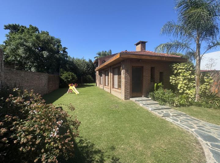 Casa · 200m² · 4 Ambientes · 3 Cocheras