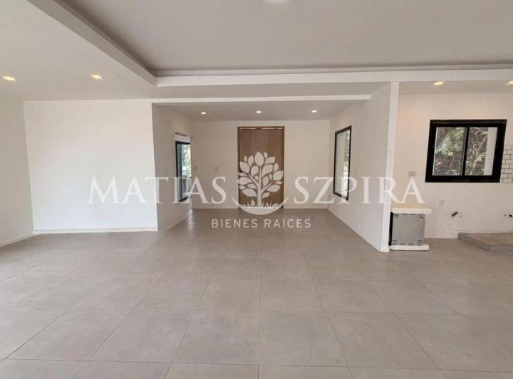 Casa · 220m² · 4 Ambientes · 1 Cochera