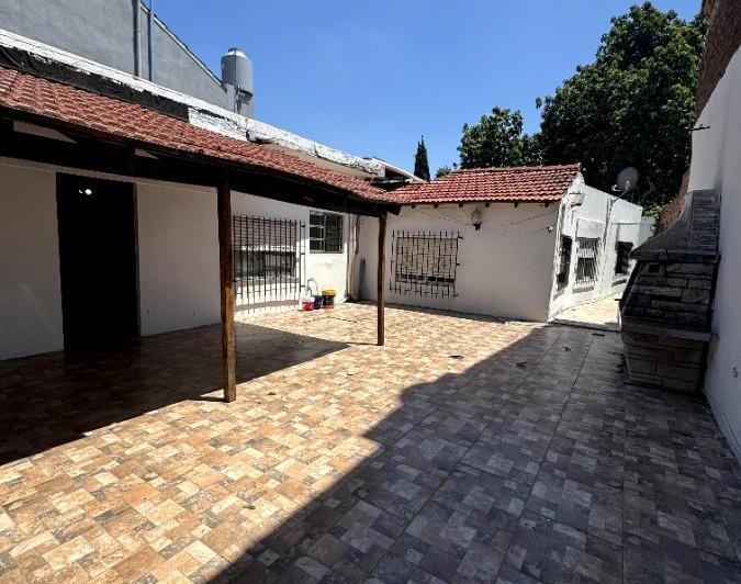 Casa · 220m² · 4 Ambientes · 1 Cochera