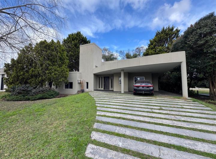 Casa · 167m² · 4 Ambientes · 5 Cocheras