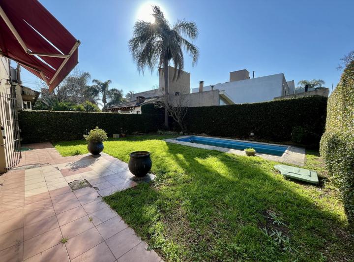 Casa · 250m² · 6 Ambientes · 1 Cochera