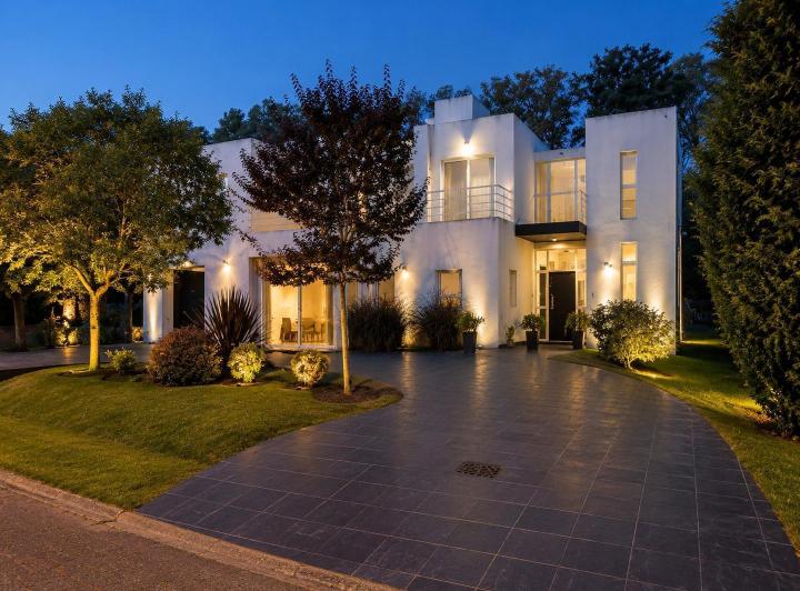 Casa · 330m² · 5 Ambientes · 2 Cocheras