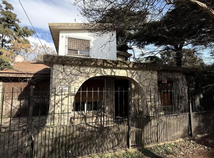 Casa · 580m² · 5 Ambientes · 2 Cocheras