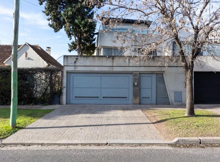 Casa · 320m² · 5 Ambientes · 5 Cocheras