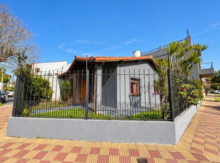 Casa · 120m² · 5 Ambientes · 2 Cocheras