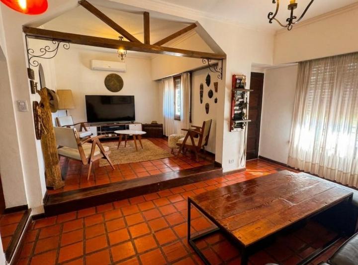 Casa · 100m² · 4 Ambientes · 3 Cocheras