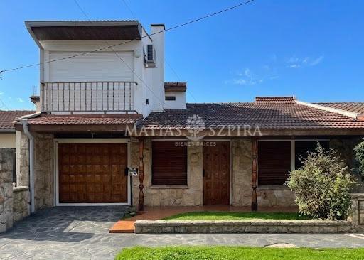Casa · 136m² · 5 Ambientes · 1 Cochera