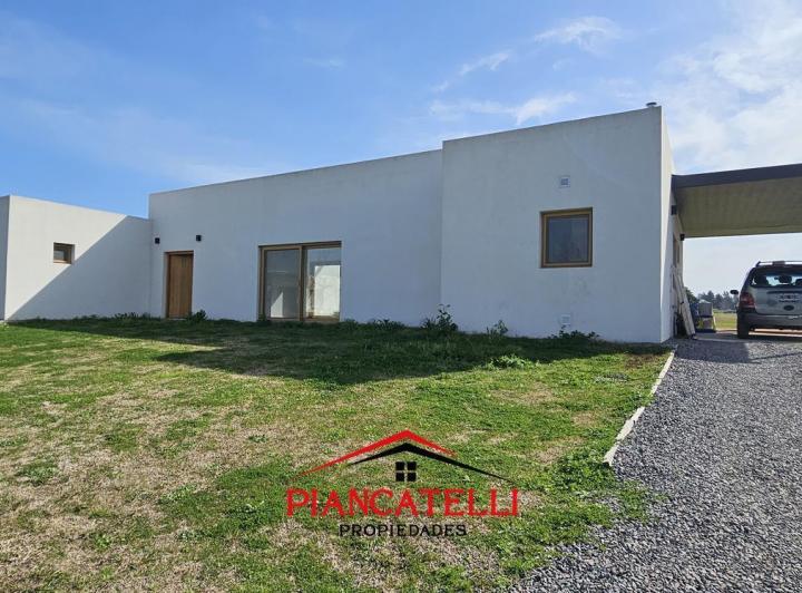 Casa · 195m² · 4 Ambientes · 3 Cocheras