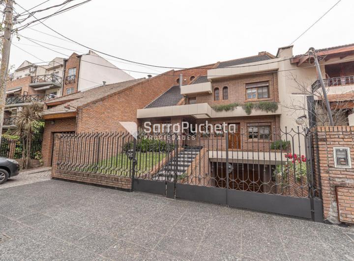 Casa · 240m² · 4 Ambientes · 3 Cocheras