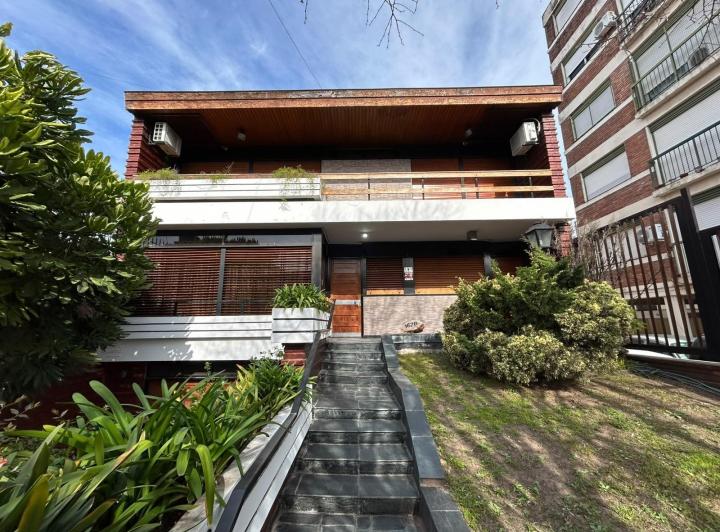 Casa · 425m² · 7 Ambientes · 3 Cocheras
