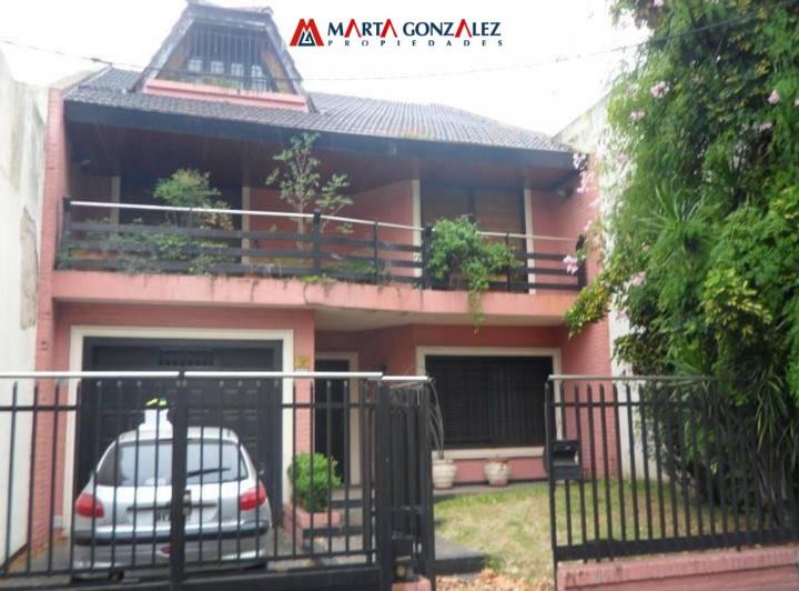 Casa · 369m² · 6 Ambientes · 2 Cocheras