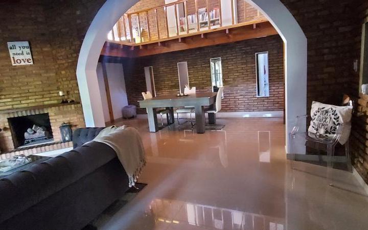 Casa · 150m² · 5 Ambientes · 5 Cocheras