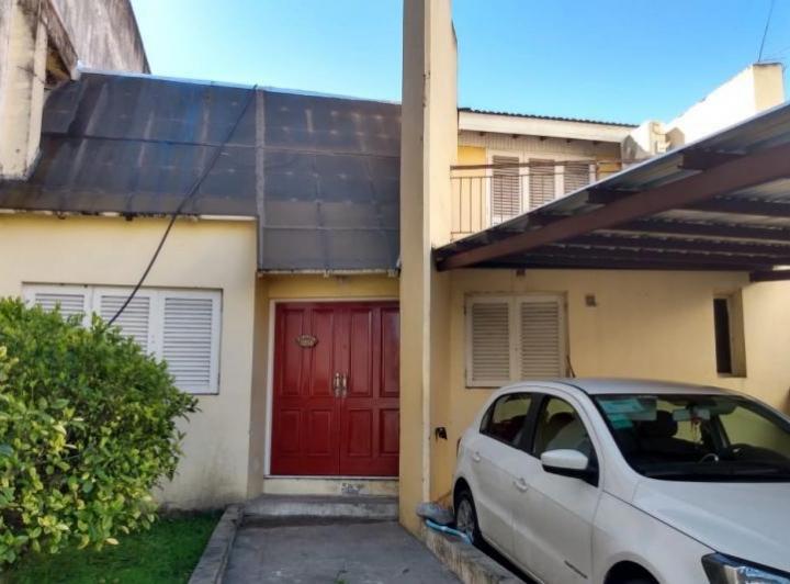 Casa · 220m² · 5 Ambientes · 2 Cocheras