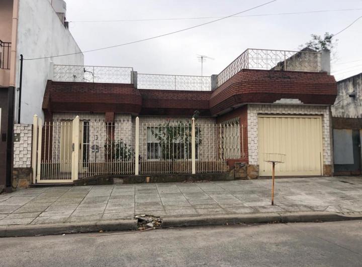 Casa · 100m² · 4 Ambientes · 2 Cocheras