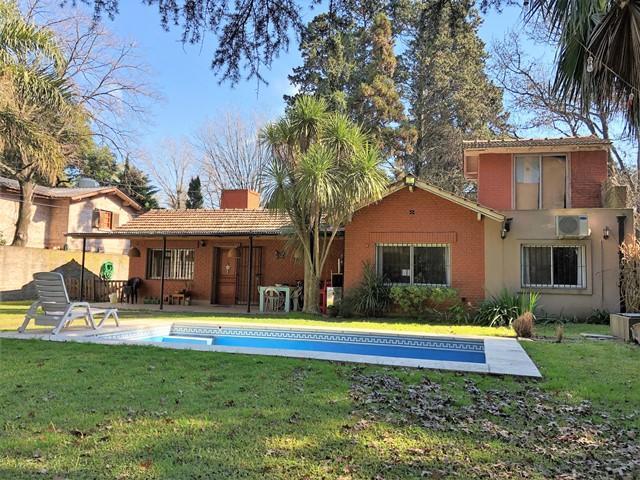 Casa · 160m² · 4 Ambientes · 2 Cocheras