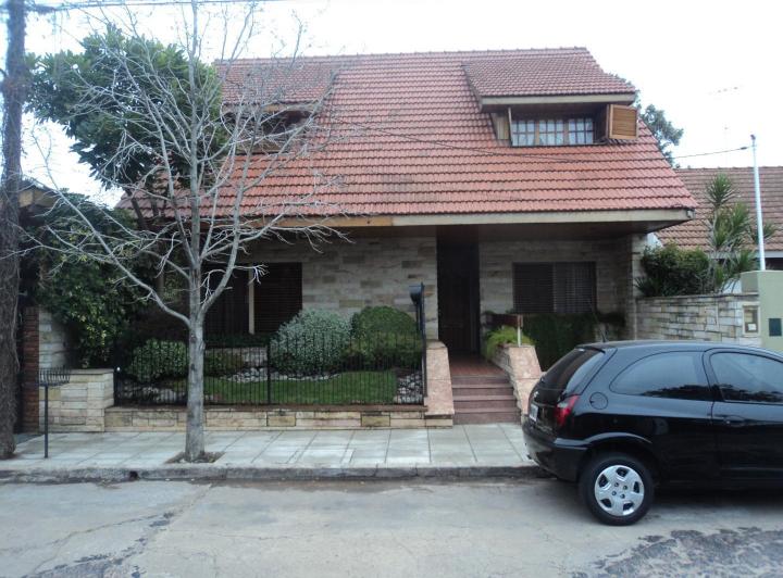 Casa · 280m² · 4 Ambientes · 2 Cocheras