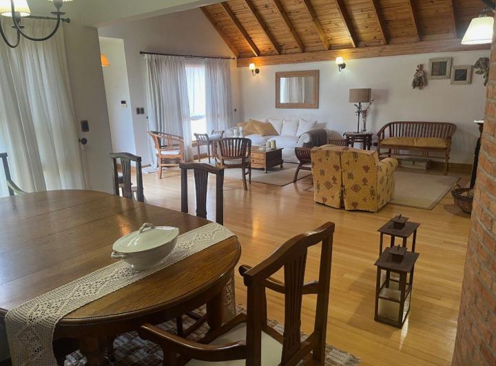 Casa · 300m² · 5 Ambientes