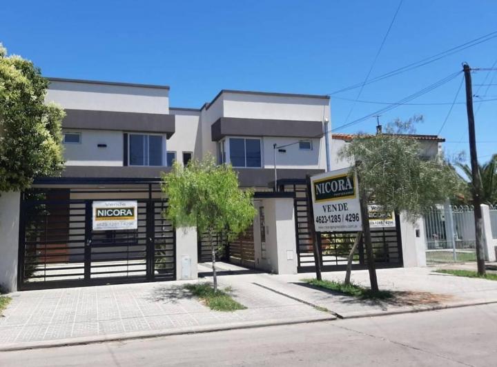 Casa · 115m² · 4 Ambientes · 2 Cocheras