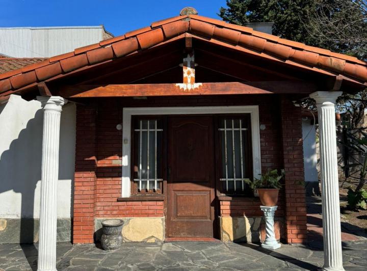 Casa · 120m² · 6 Ambientes · 5 Cocheras