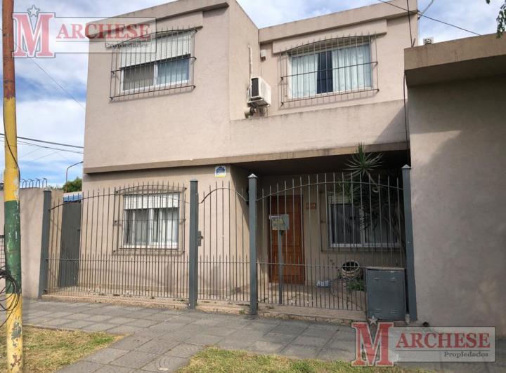 Casa · 200m² · 4 Ambientes · 2 Cocheras