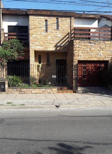 Casa · 158m² · 6 Ambientes · 1 Cochera