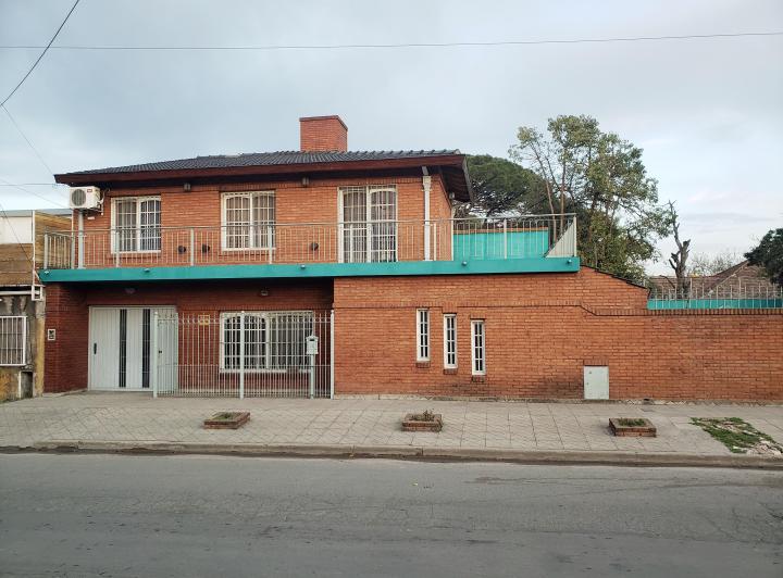 Casa · 185m² · 4 Ambientes · 2 Cocheras