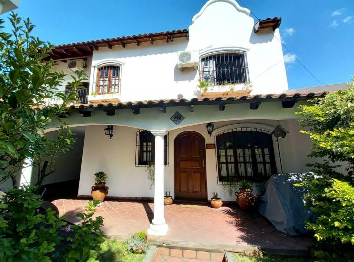 Casa · 150m² · 4 Ambientes · 2 Cocheras