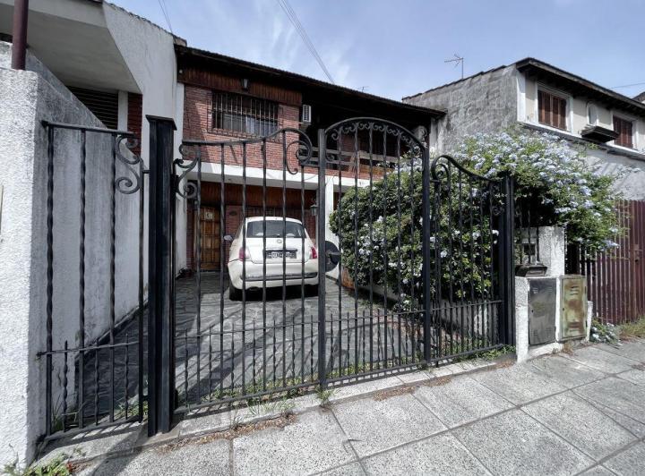 Casa · 110m² · 4 Ambientes · 1 Cochera