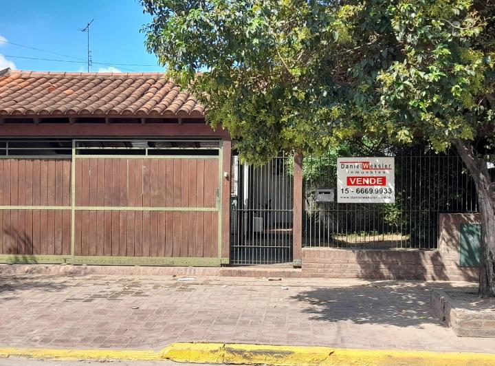 Casa · 180m² · 4 Ambientes · 2 Cocheras