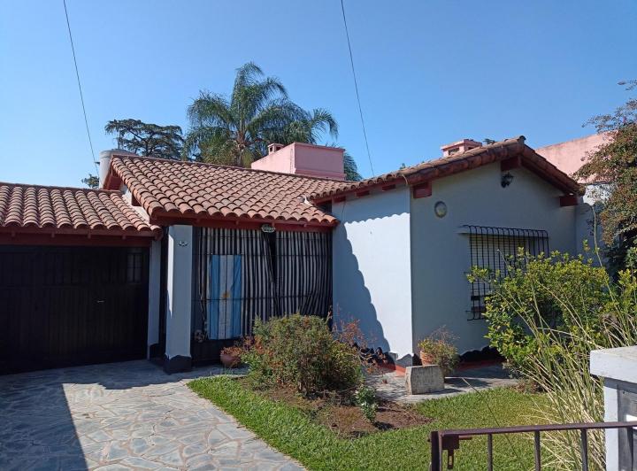 Casa · 360m² · 3 Ambientes · 2 Cocheras