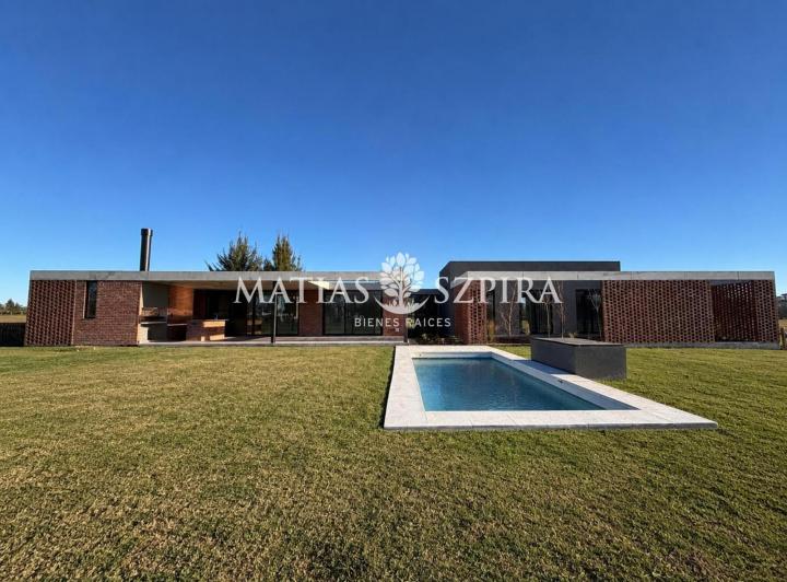 Casa · 213m² · 5 Ambientes · 1 Cochera